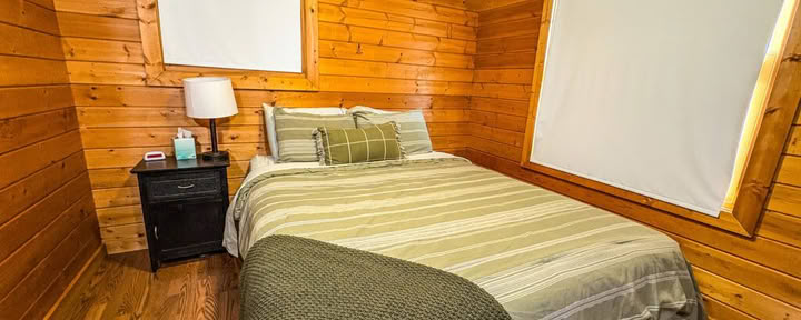 One Queen Bed with Private Bathroom