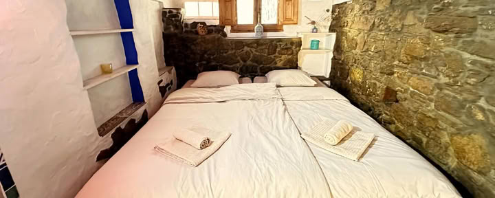 Apartment for 2 guests with own bathroom and kitchen