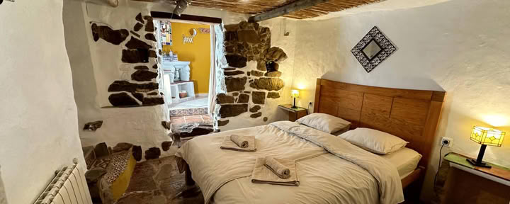 Double Room for 2 guests with own bathroom