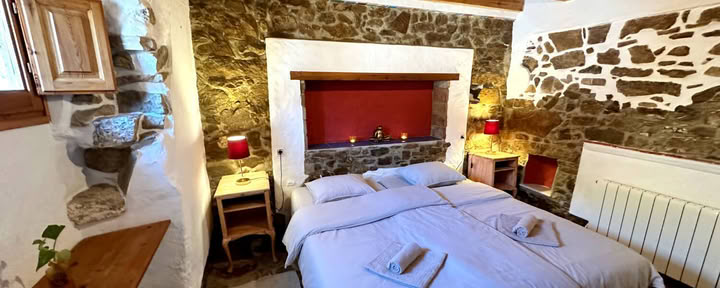 Double Room for 2 guests with shared bathroom