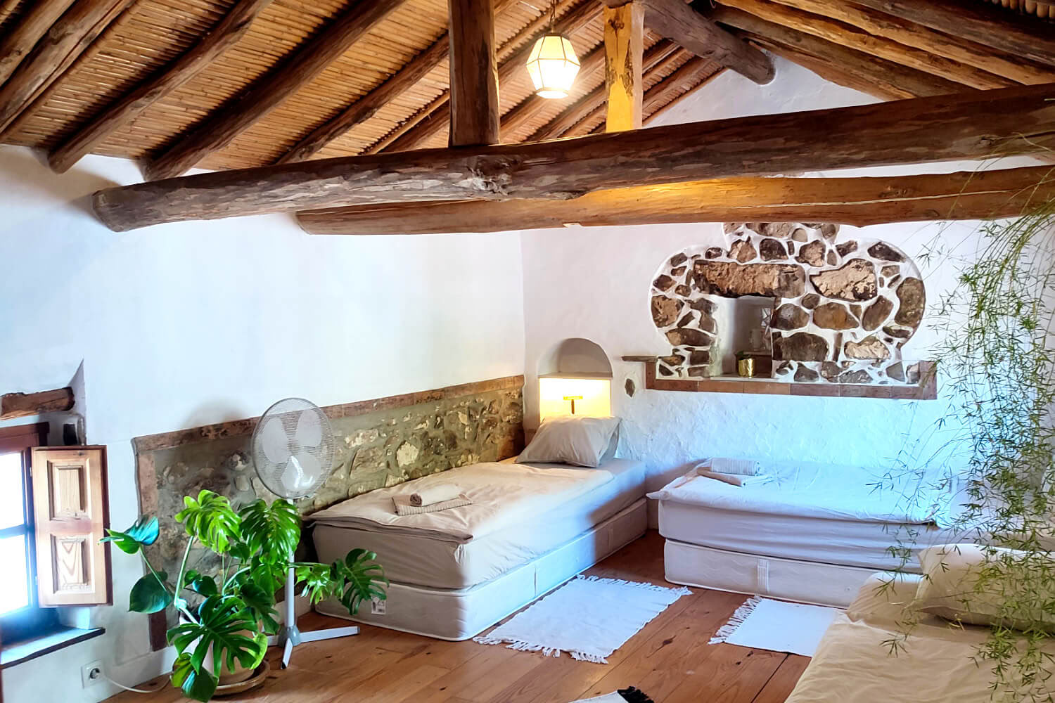 Dormitory for 4 guests with shared bathroom