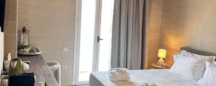 Deluxe with Outdoor Jacuzzi
