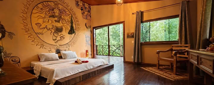 Private room (shared bathroom)