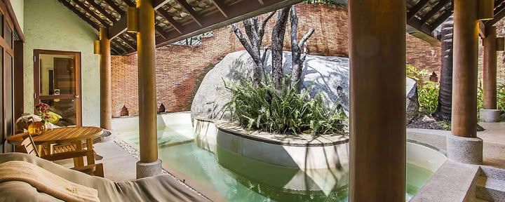 Villa med nedsänkt pool