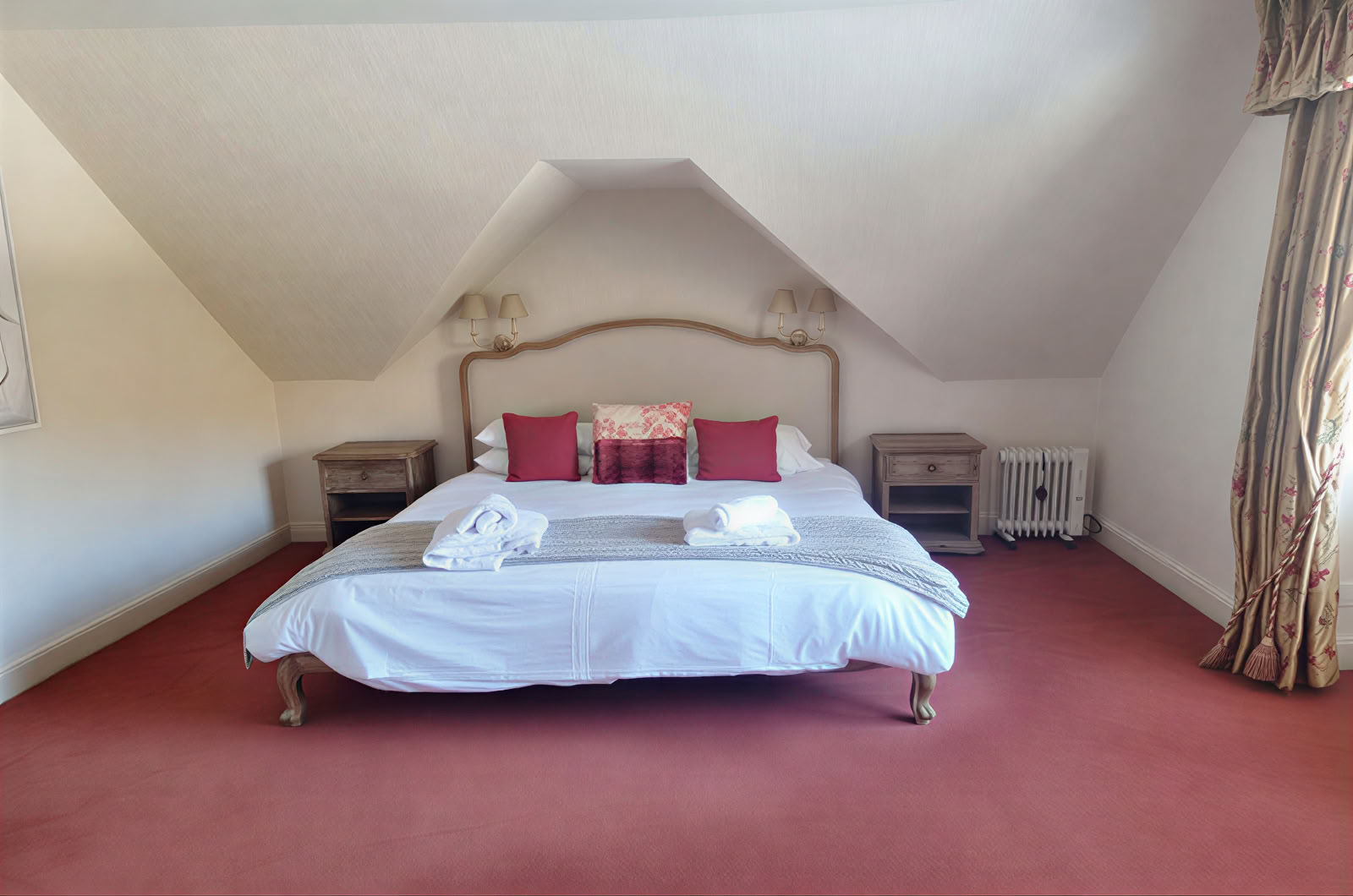 Master Bedroom ensuite with bath & shower, mountain view (upstairs)