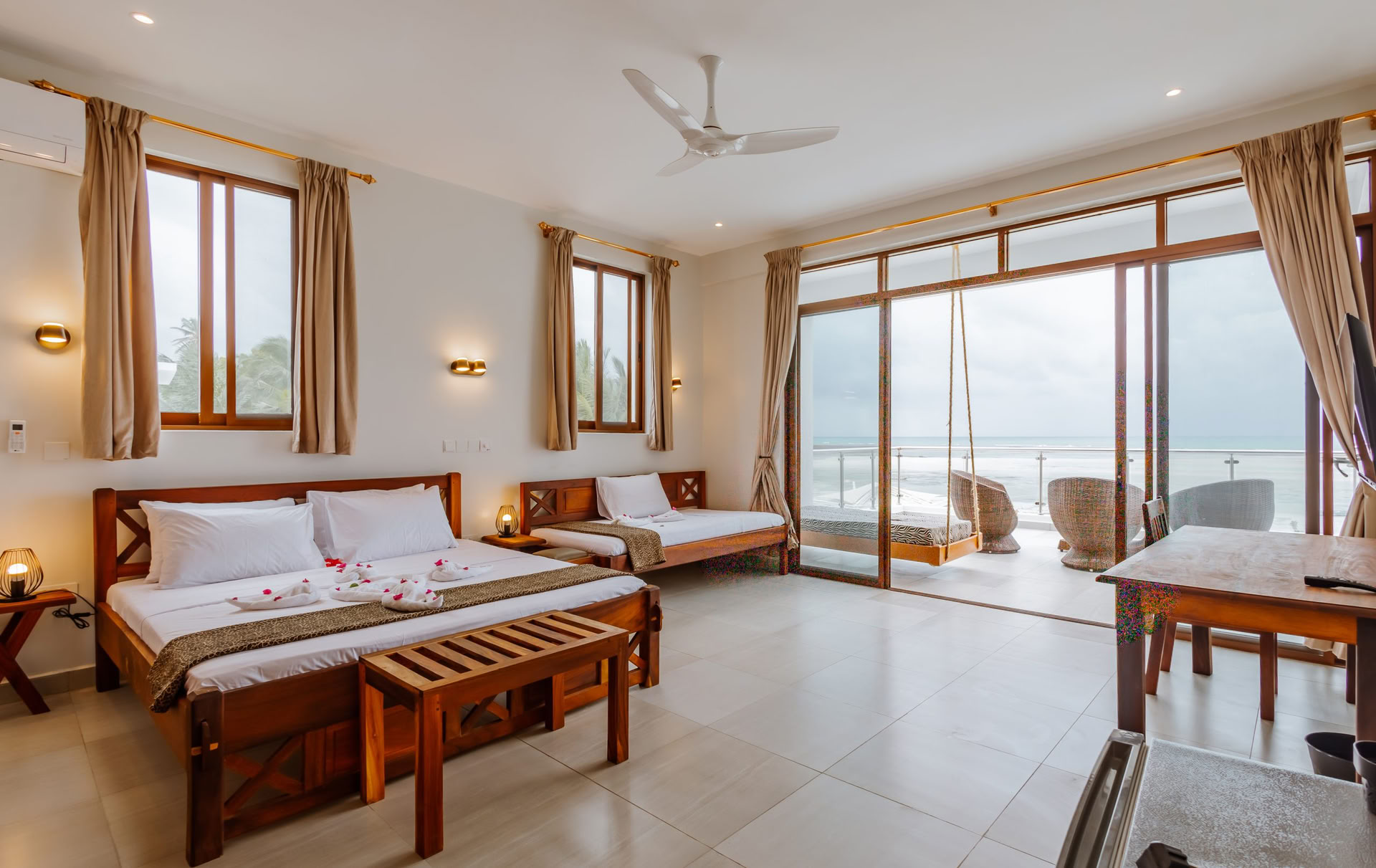 Beach Villa – Sun Suite Pool Access / Direct Sea View