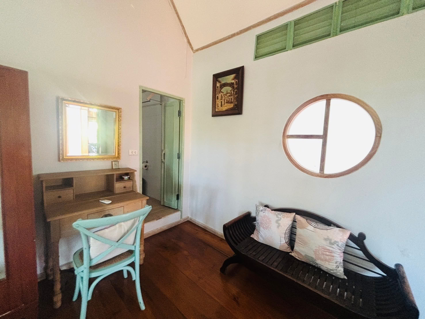 Private Bedroom with En-suite Bathroom