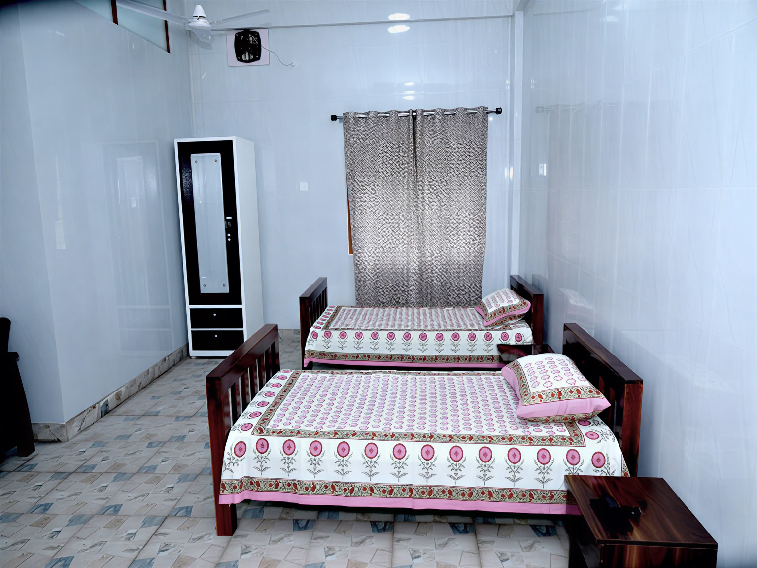 Twin Shared Room (INDIAN)