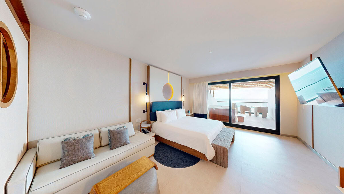 Oceanfront Friends & Family Suite