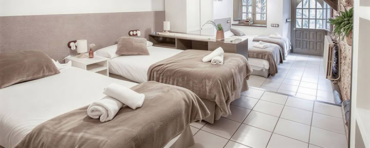 Retreat in Suite "The Cherry Tree Room" (Bed 04)