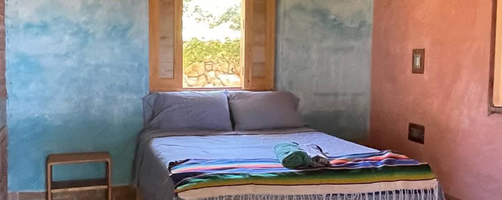 Private Room with private bathroom, king size bed & veranda (optional air conditioner)