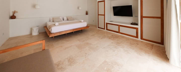 Poolside Grande Suite