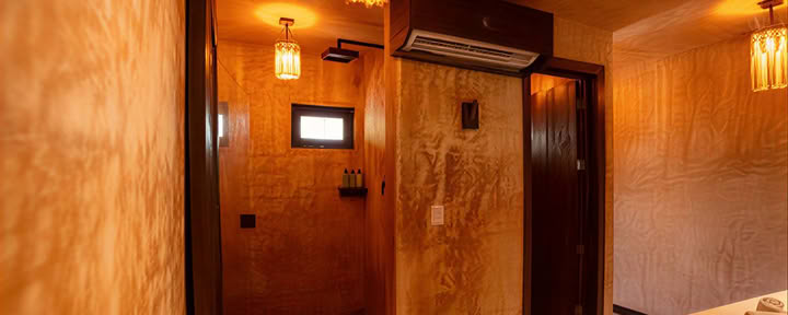 Private Jungle Room